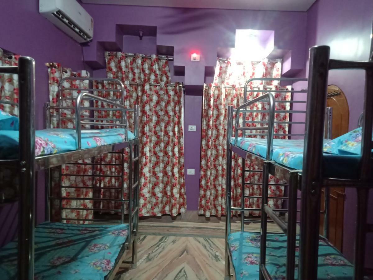 Hostel Relax Homestay Gaya Esterno foto