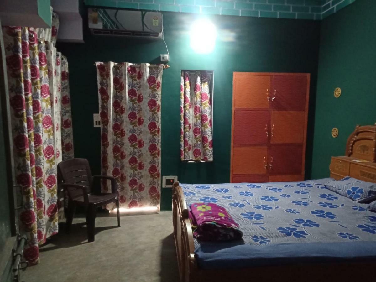 Hostel Relax Homestay Gaya Esterno foto