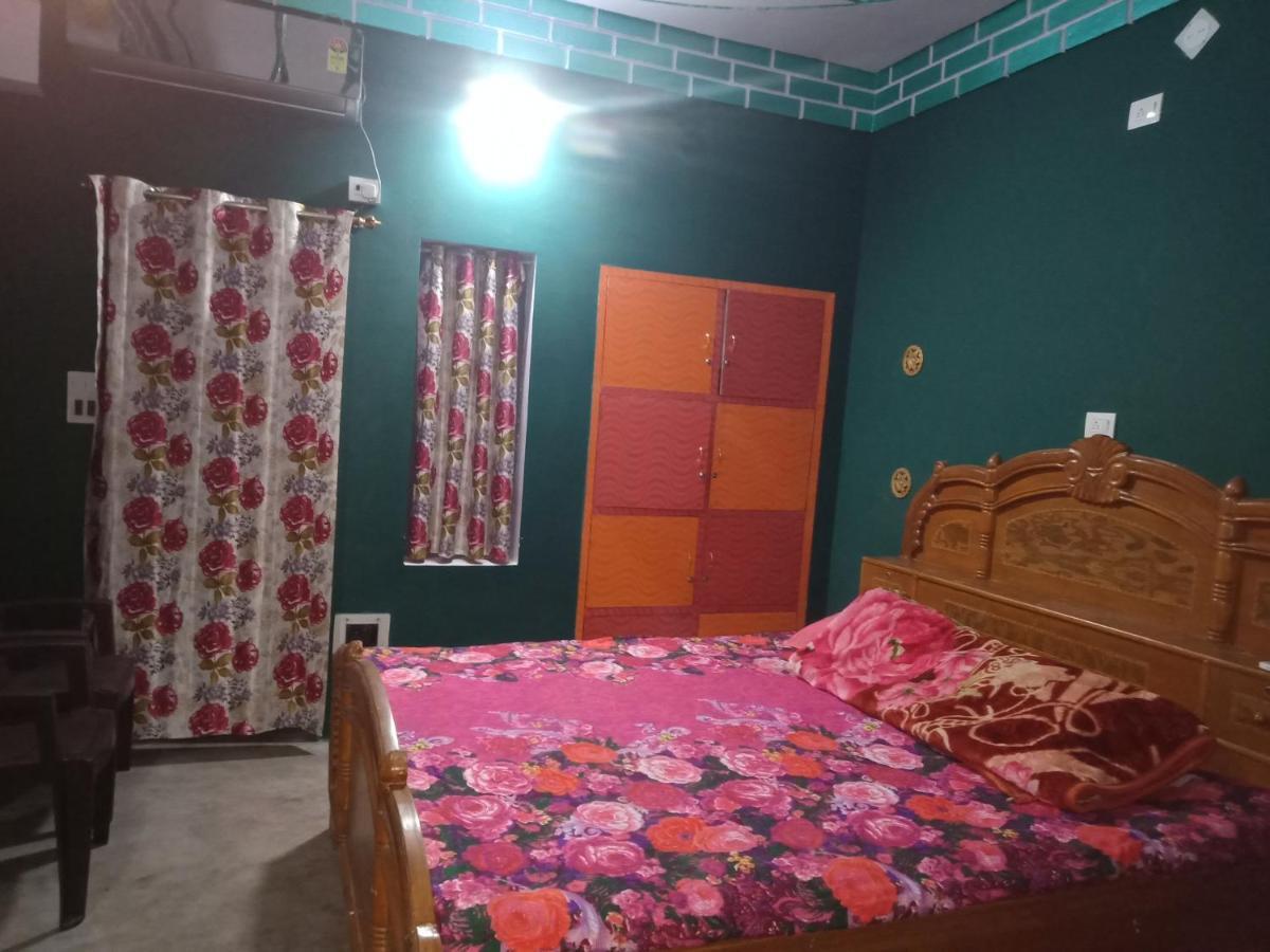 Hostel Relax Homestay Gaya Esterno foto