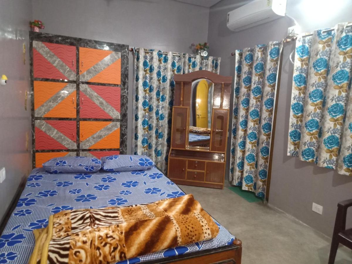 Hostel Relax Homestay Gaya Esterno foto